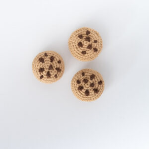 Zabawka dla kota szydełkowe ciasteczko